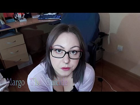 ❤️ Секси девојка со наочари длабоко го цица дилдото на камерата ❌ Порно видео на mk.pornio.xyz ❤